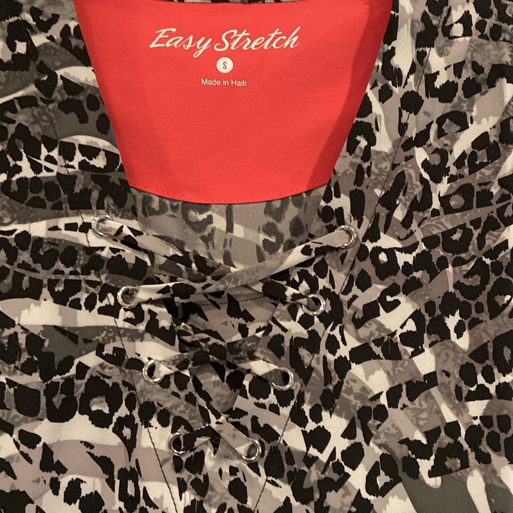 NWT! Easy Stretch size S, Spirit Animal lace up v-neck scrub top! - Picture 2 of 5